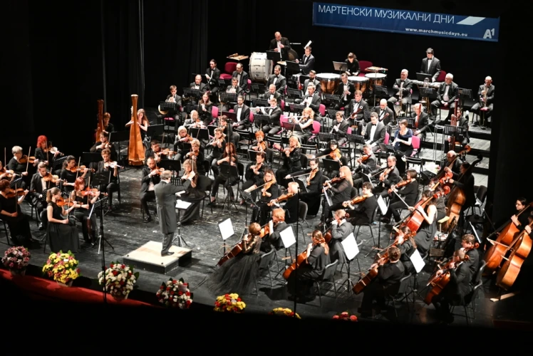 Русенската филхармония, маестро Емил Табаков и пианистът Симон Трпчески откриха "Мартенски музикални дни"